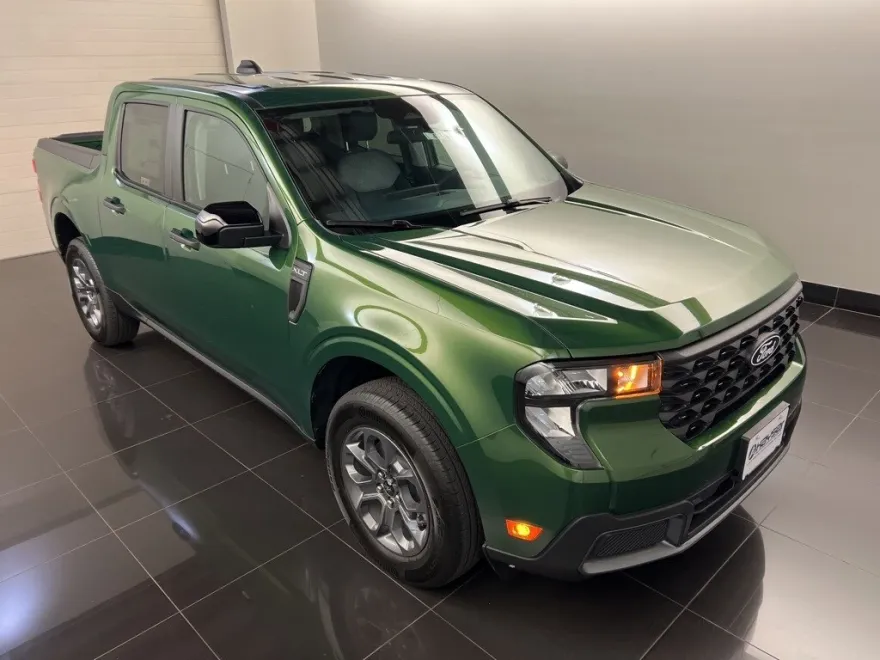 2025 Ford Maverick XLT photo 1