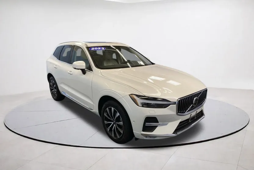 2023 Volvo XC60 B5 Plus photo 1