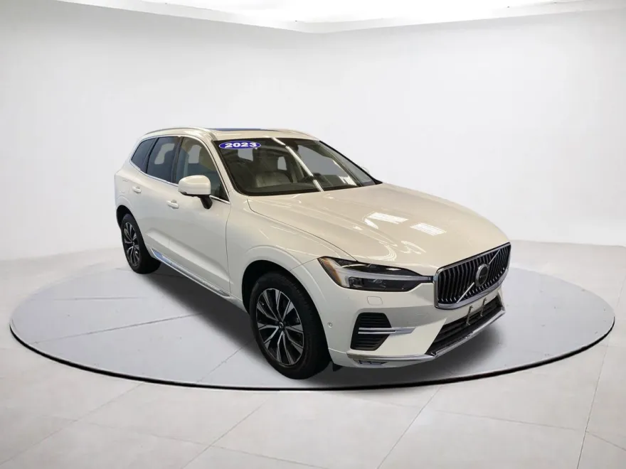 2023 Volvo XC60 B5 Plus photo 1
