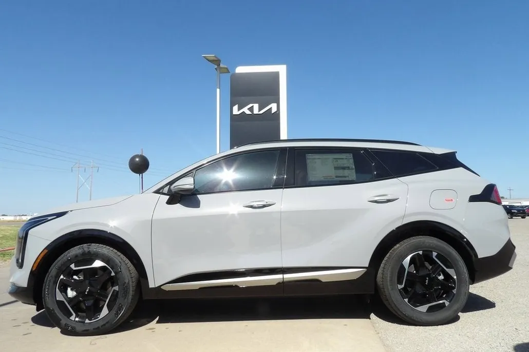 2026 Kia Sportage SX photo 1