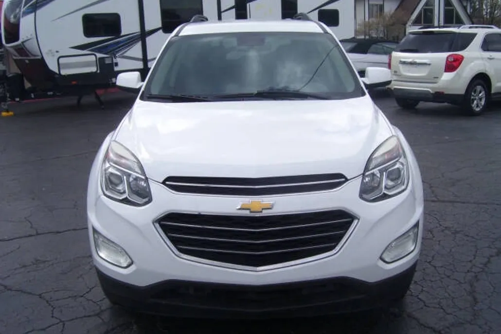 2017 Chevrolet Equinox LT photo 1