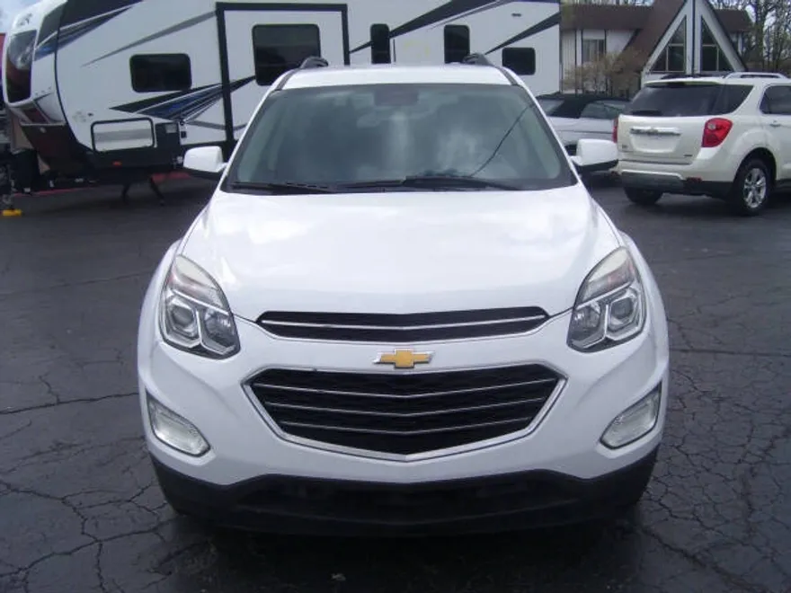 2017 Chevrolet Equinox LT photo 1