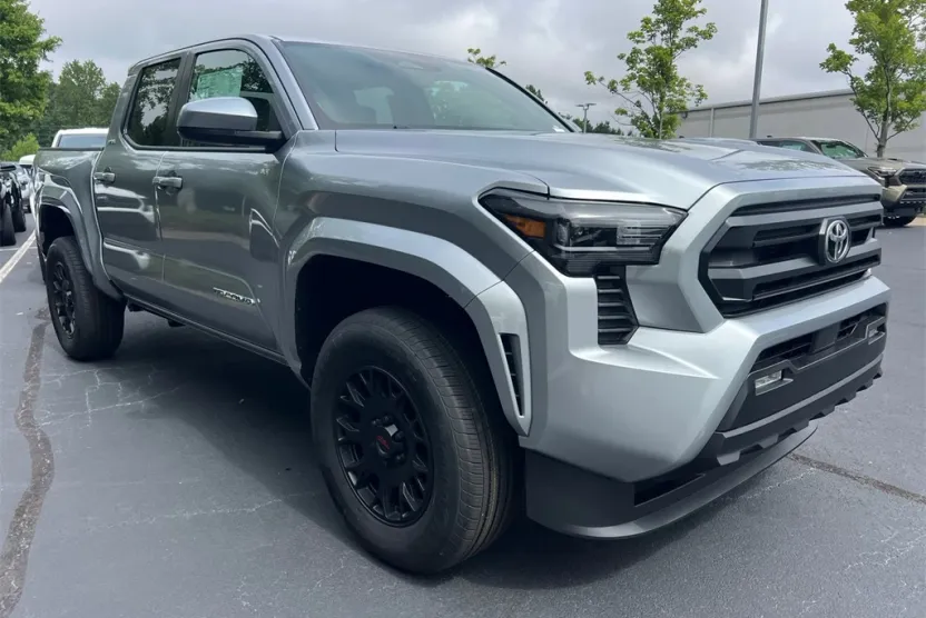 2025 Toyota Tacoma SR5 photo 1