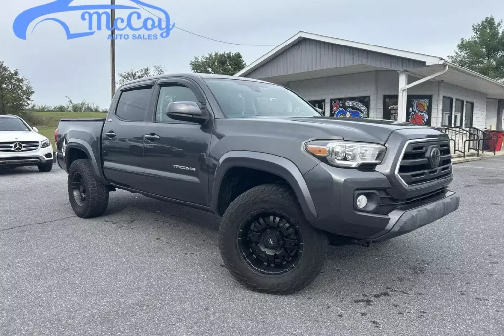 2018 Toyota Tacoma SR5 photo 1