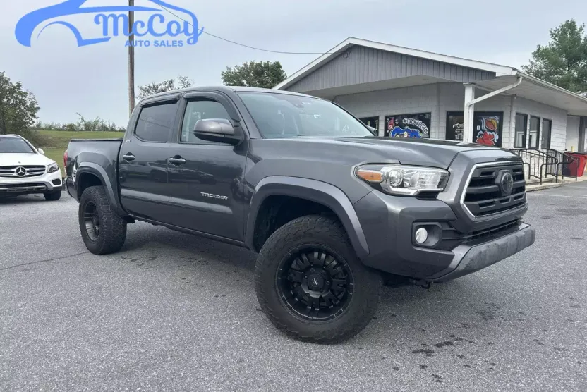 2018 Toyota Tacoma SR5 photo 1