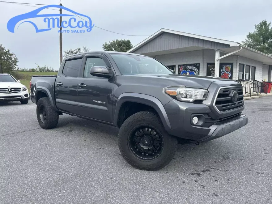 2018 Toyota Tacoma SR5 photo 1