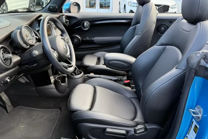2018 Mini Cooper Convertible S photo 1