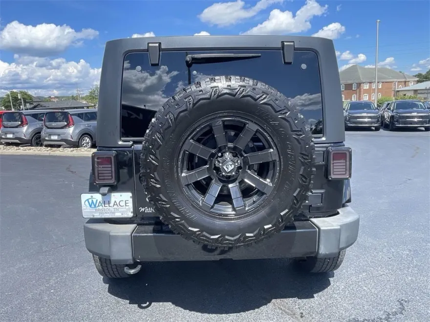 2014 Jeep Wrangler Unlimited Sahara photo 1