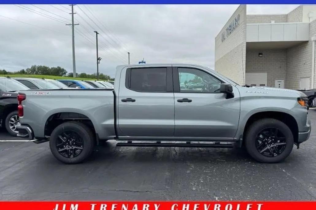 2026 Chevrolet Silverado 1500 Custom photo 1