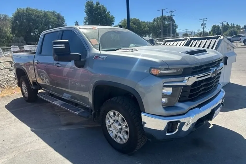 2024 Chevrolet Silverado 2500HD LT photo 1