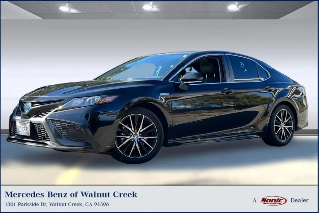 2021 Toyota Camry Hybrid SE photo 1