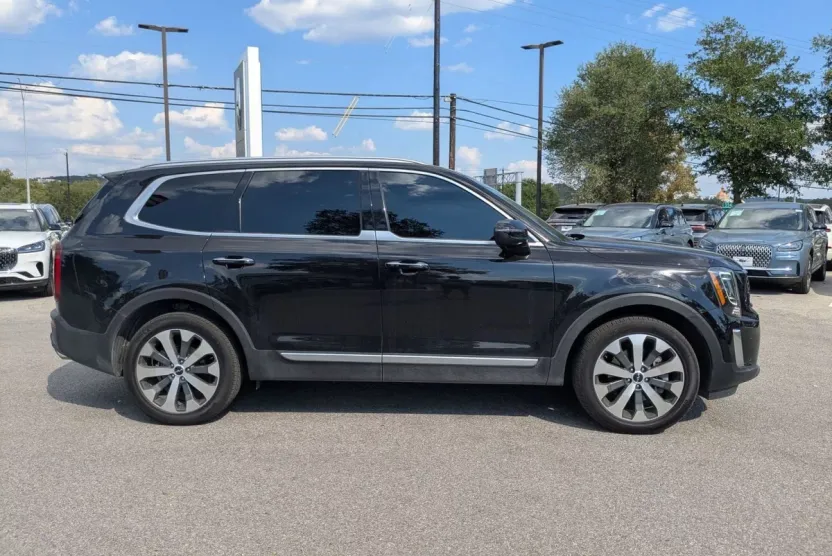 2022 Kia Telluride S photo 1