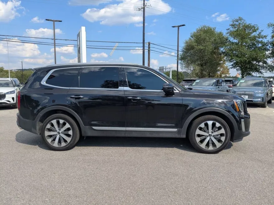 2022 Kia Telluride S photo 1