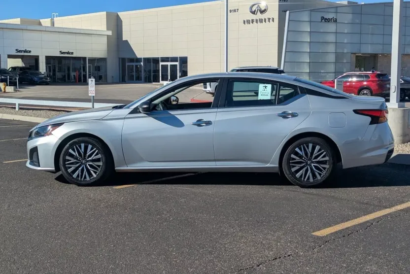 2024 Nissan Altima 2.5 SV photo 1