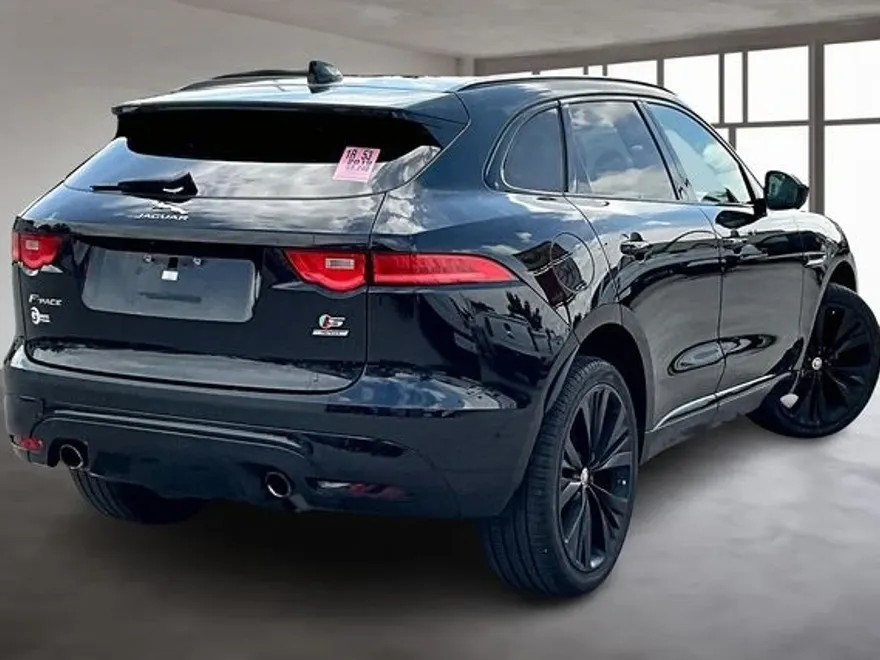 2019 Jaguar F-PACE S photo 1
