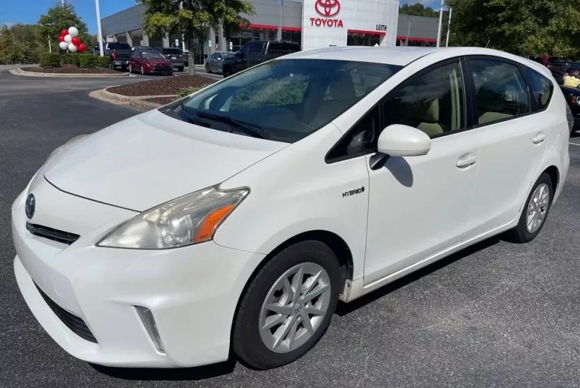 2013 Toyota Prius V Five photo 1