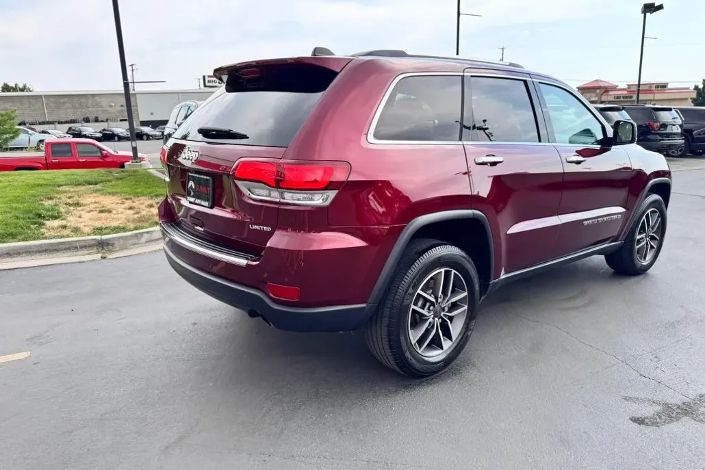 2022 Jeep Grand Cherokee Limited Sport photo 1