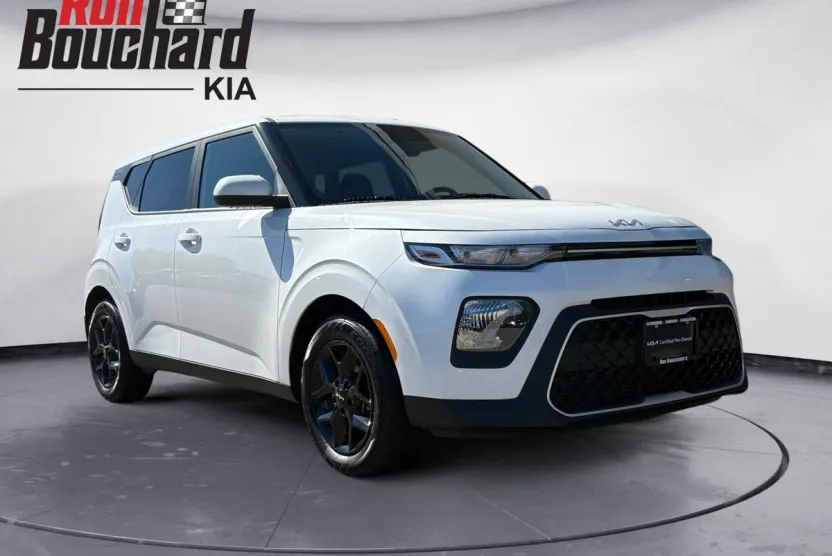 2022 Kia Soul LX photo 1