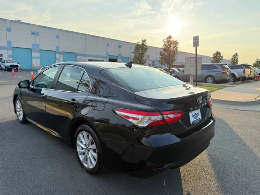 2020 Toyota Camry LE photo 1