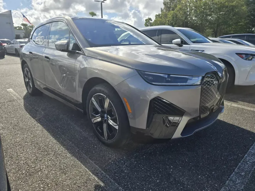2025 Bmw iX photo 1