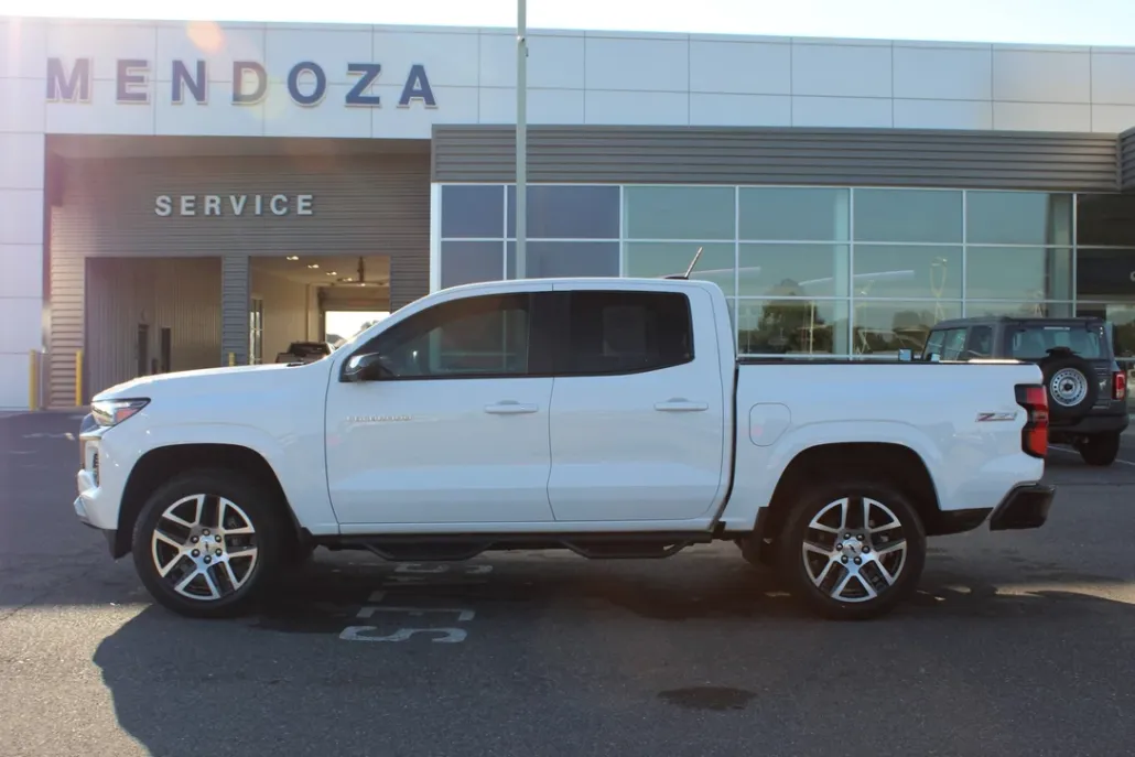 2023 Chevrolet Colorado Z71 photo 1
