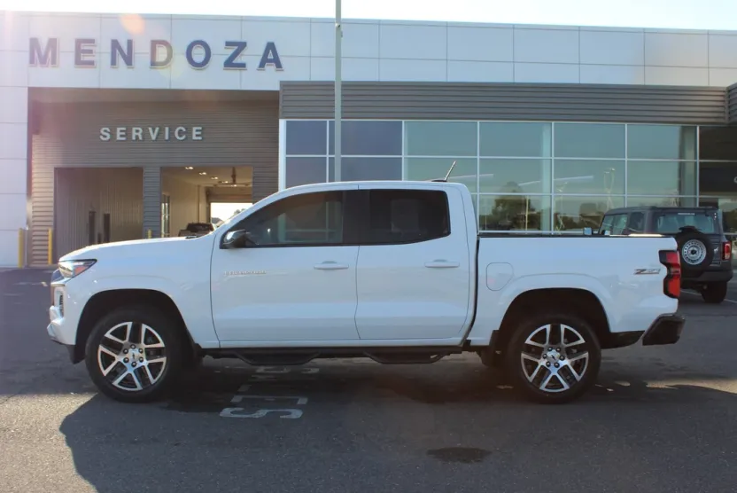 2023 Chevrolet Colorado Z71 photo 1