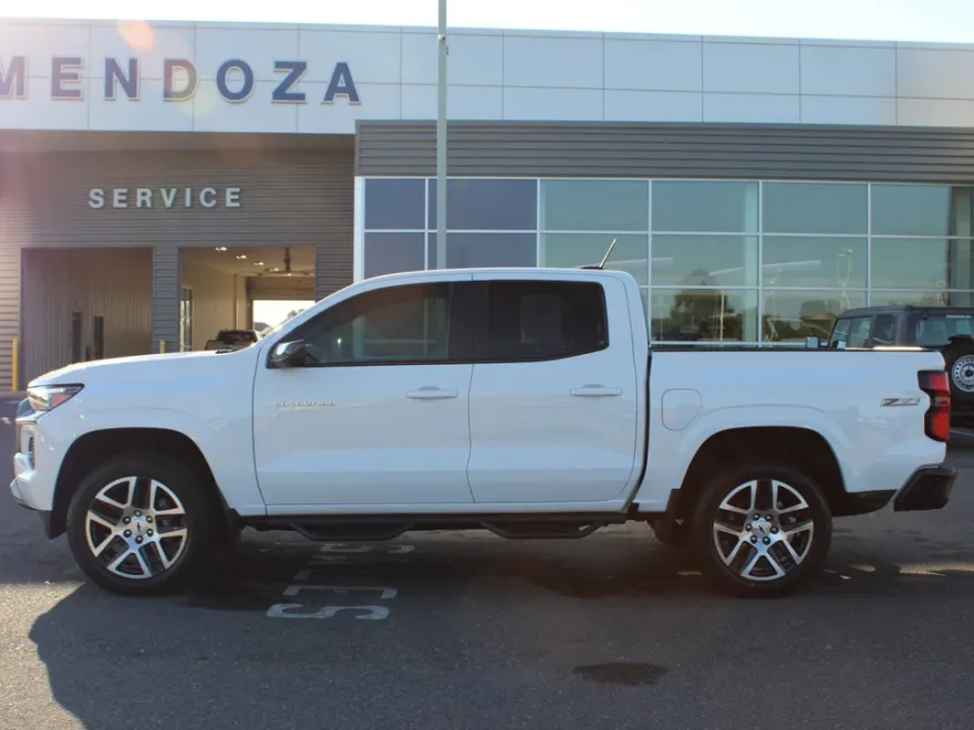 2023 Chevrolet Colorado Z71 photo 1