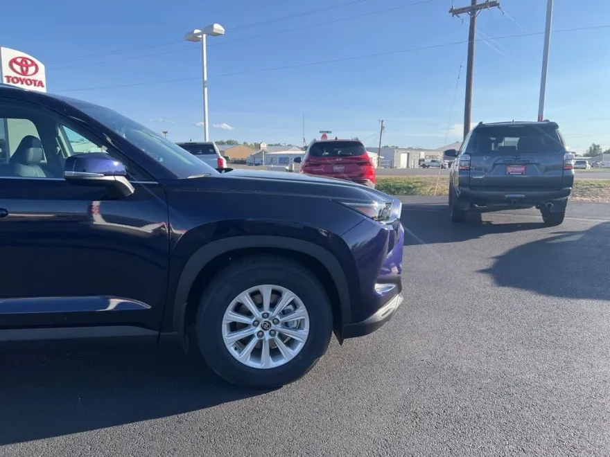 2025 Toyota Grand Highlander XLE photo 1