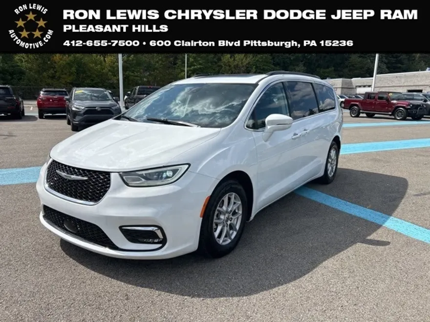 2022 Chrysler Pacifica Touring L photo 1