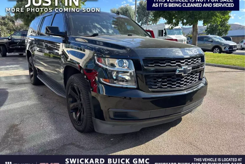2018 Chevrolet Suburban LT photo 1