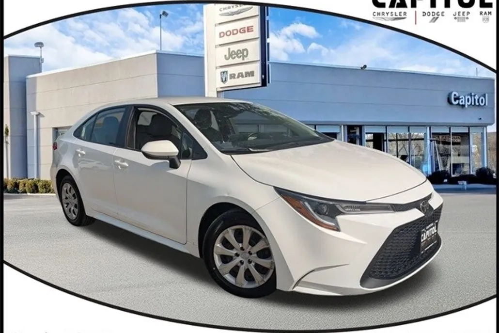 2022 Toyota Corolla LE photo 1