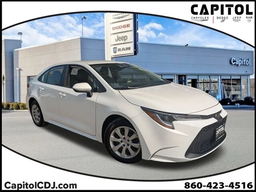 2022 Toyota Corolla LE photo 1