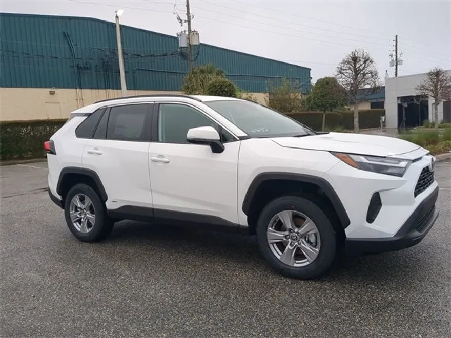 2025 Toyota RAV4 Hybrid LE photo 1
