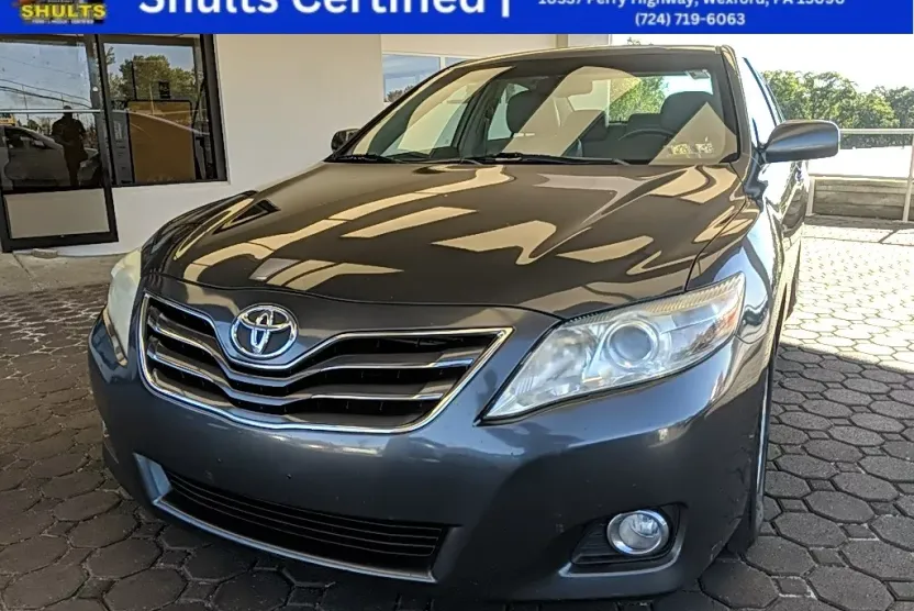 2010 Toyota Camry XLE photo 1