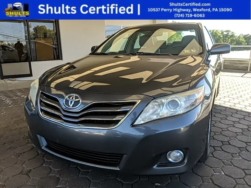 2010 Toyota Camry XLE photo 1