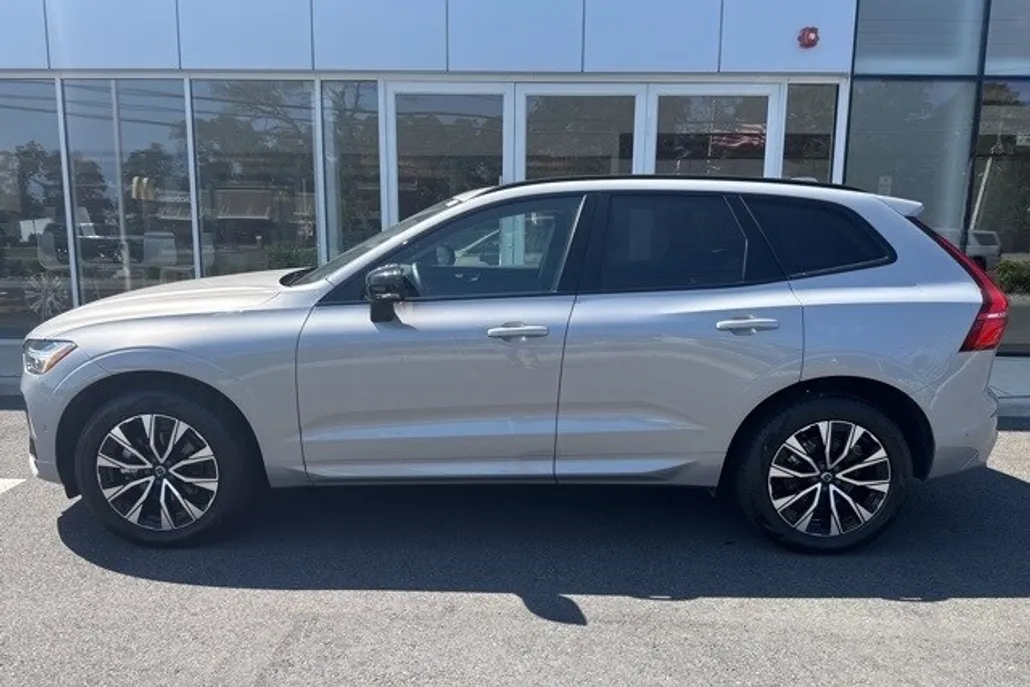 2025 Volvo XC60 Plus photo 1