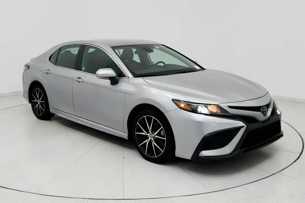 2024 Toyota Camry SE photo 1