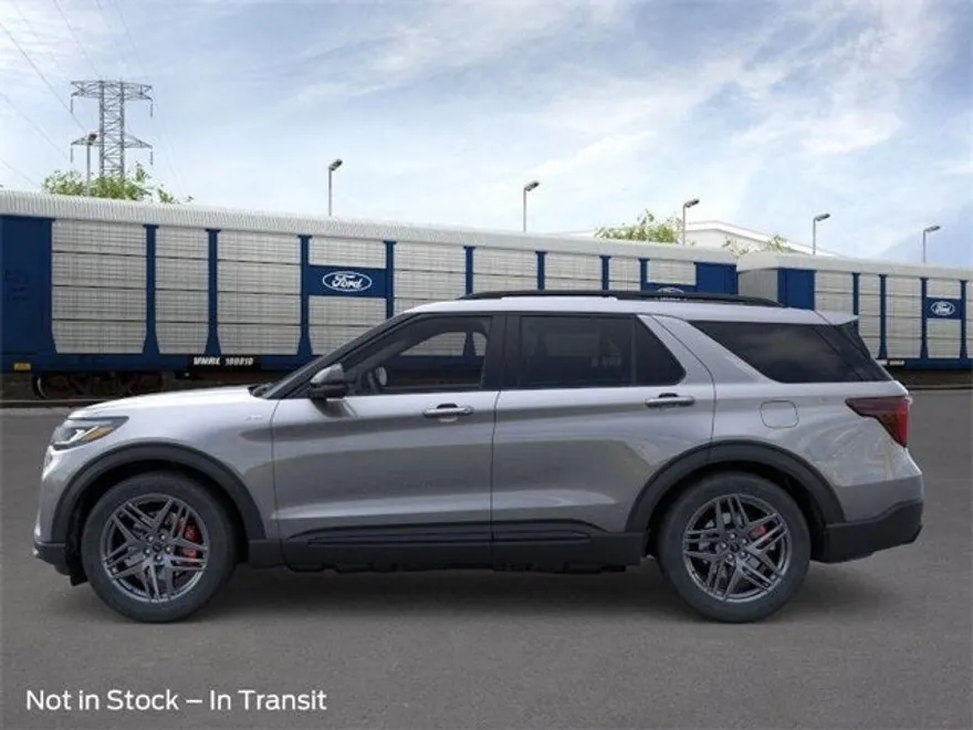 2025 Ford Explorer ST-Line photo 1