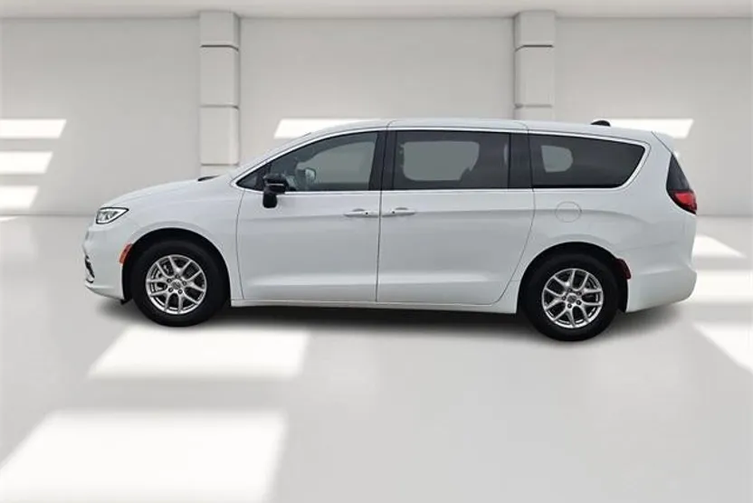 2025 Chrysler Pacifica photo 1
