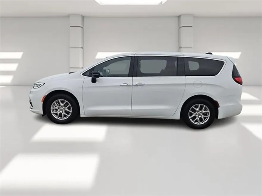 2025 Chrysler Pacifica photo 1