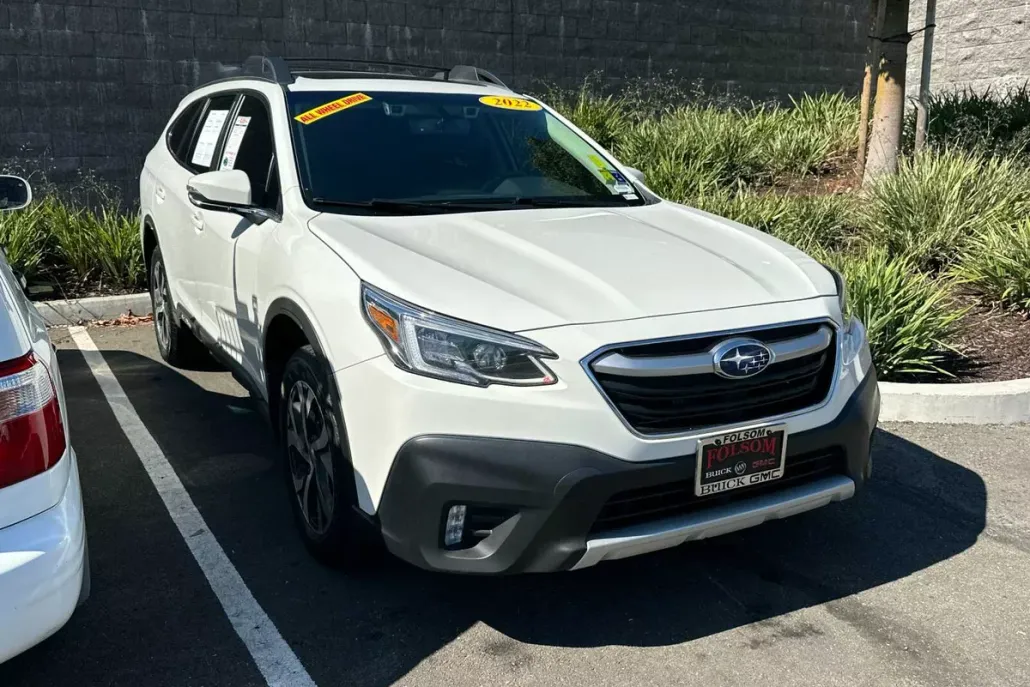 2022 Subaru Outback Limited photo 1