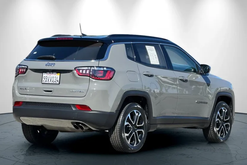 2022 Jeep Compass Limited photo 1