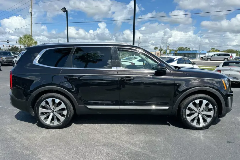 2021 Kia Telluride EX photo 1