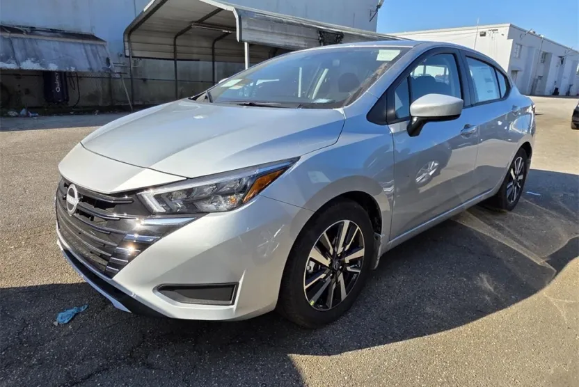2025 Nissan Versa 1.6 SV photo 1