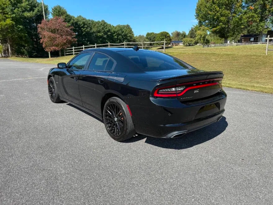 2018 Dodge Charger R/T photo 1