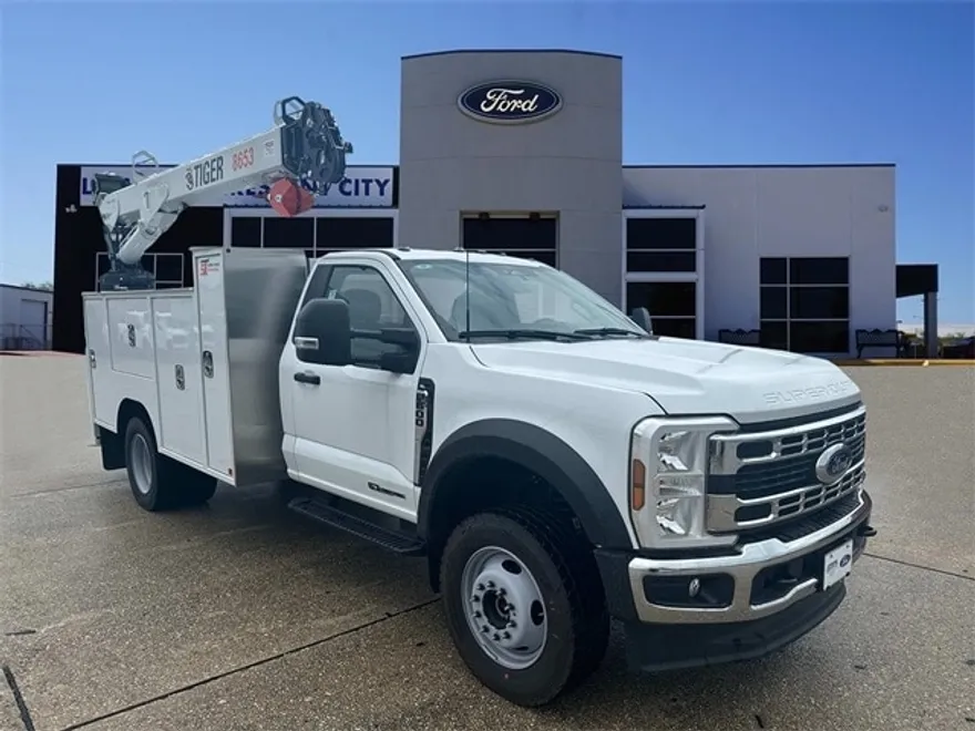 2024 Ford F-600 photo 1