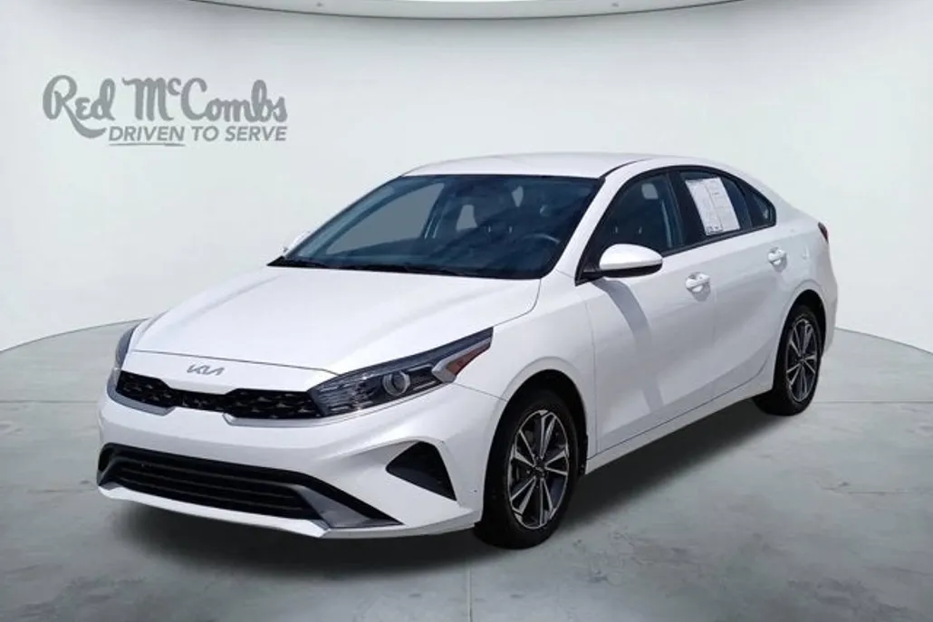 2024 Kia Forte LXS photo 1