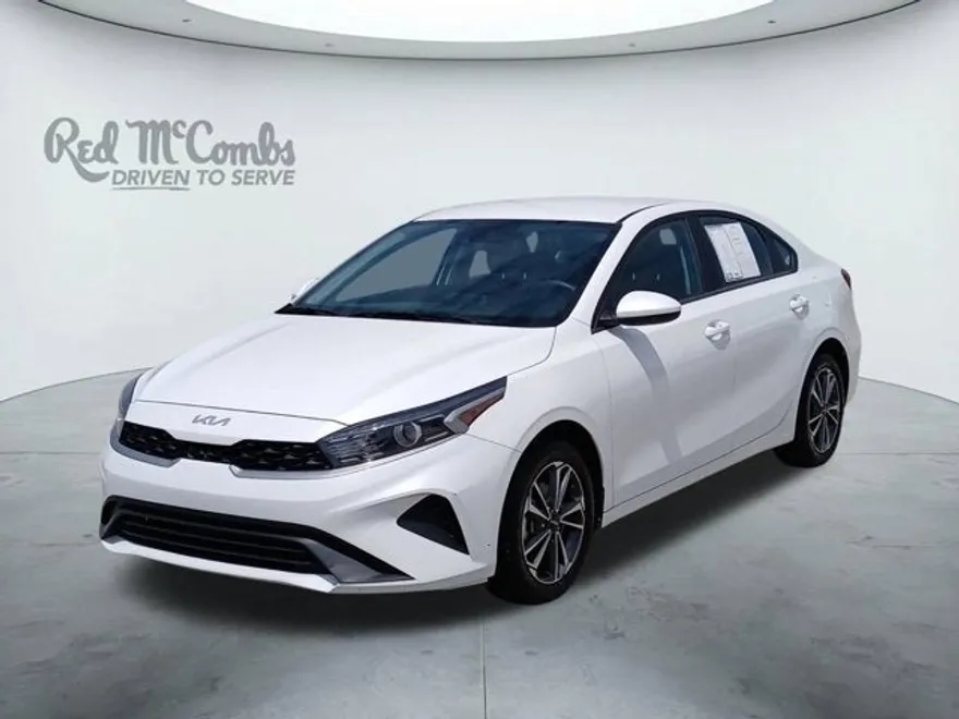 2024 Kia Forte LXS photo 1