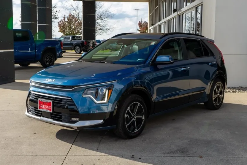2024 Kia Niro SX photo 1