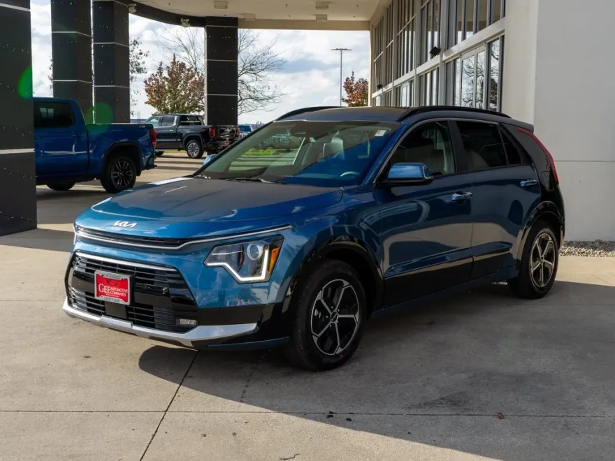 2024 Kia Niro SX photo 1